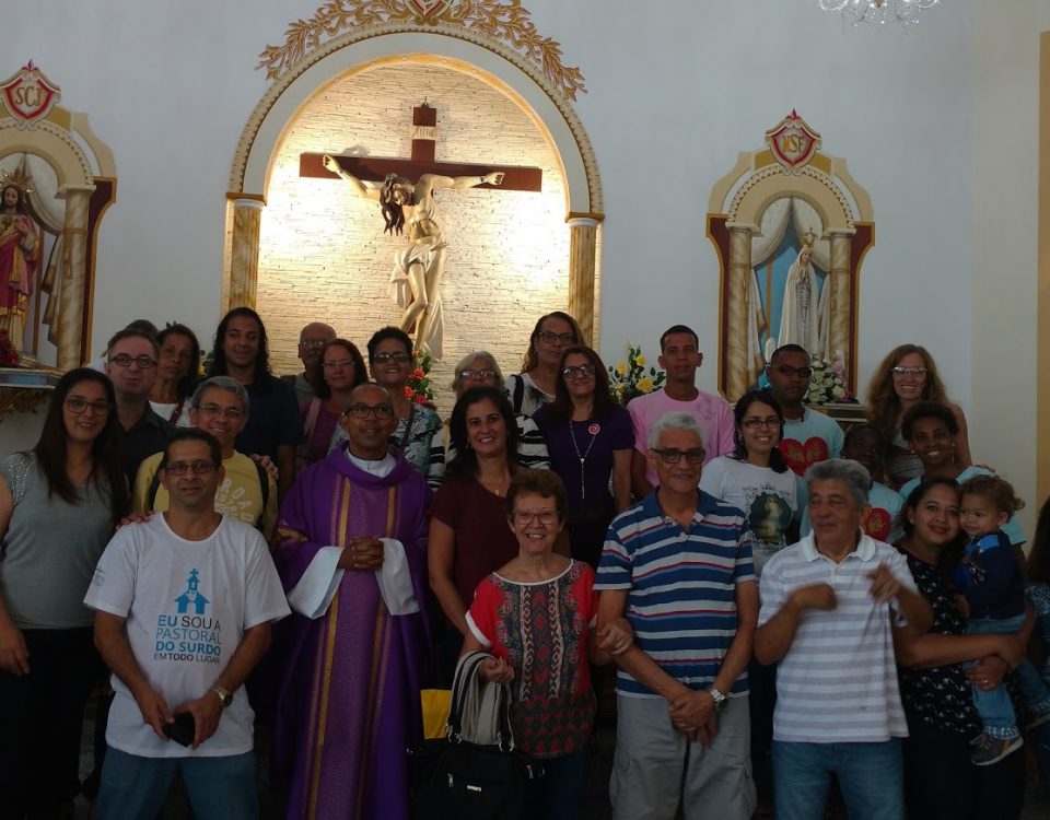 Paróquia Nossa Senhora de Fátima - Jacarepaguá. Missa das 10:15 h com o Padre Evandro José, vigário paroquial.