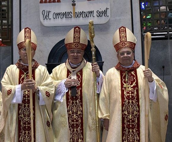 Dom Paulo, Dom Orani (Cardeal) e Dom Joel, após a Sagração Episcopal.