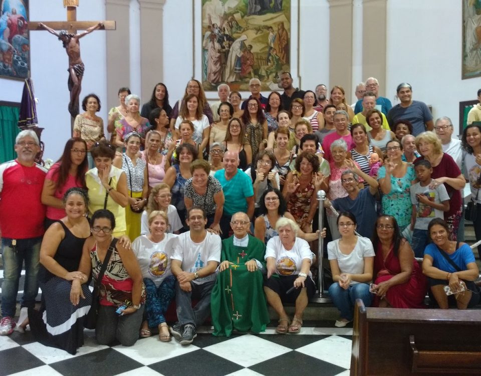 Foto oficial das Comunidades de surdos da Arquidiocese do Rio. Igreja de São Francisco Xavier, Tijuca. 1ª Missa Missionária de 2017