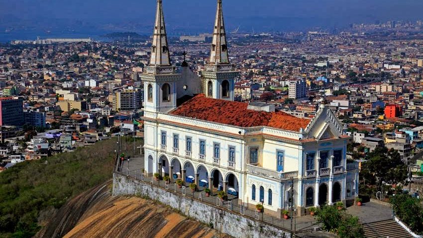 Basílica Santuário construída no Morro da Penha, com 382 degraus. conclusão do atual Templo em 1925.