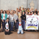 um grupo de 40 surdos, todos em pé dentro da Catedral do Rio em junho de 2016. Missa da Abertura do Ano Santo da Misericórdia.