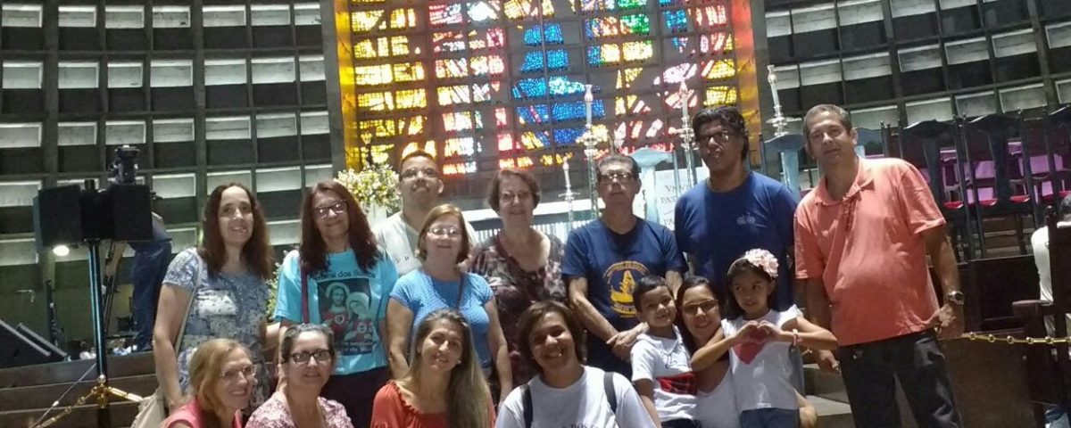 14 pessoas surdas e intérpretes na Missa de Posse de Dom Juarez, novo bispo auxilar para o Rio de Janeiro.