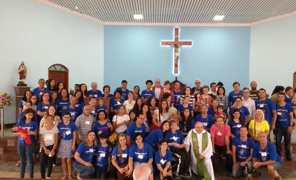 Foto oficial dos surdos de VR e do Rio após Missa. na Igreja de Nossa Senhora das Graças. Mais de 70 pessoas na Visita Missionária .