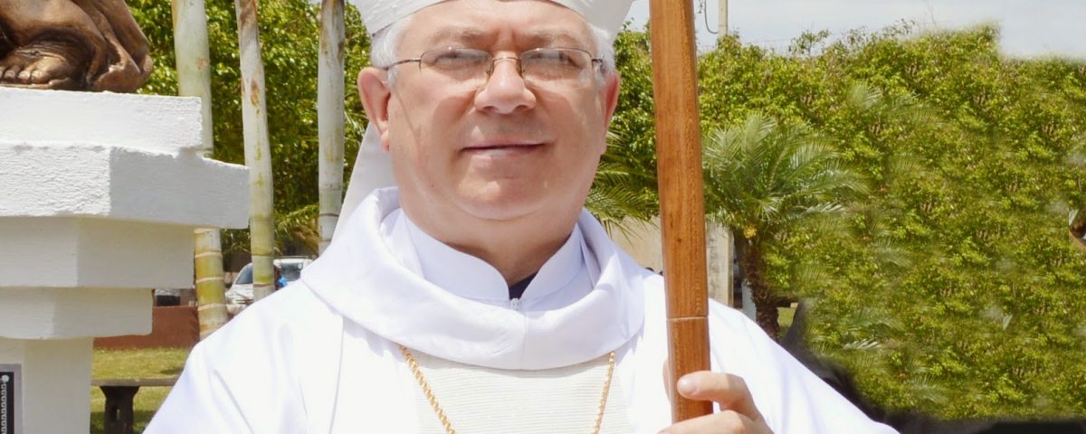 Dom Celso com as vestes episcopais toma posse como Bispo da Diocese de São José dos Pinhais no Paraná. Dia 17 de fevereiro de 2018 às 9h.